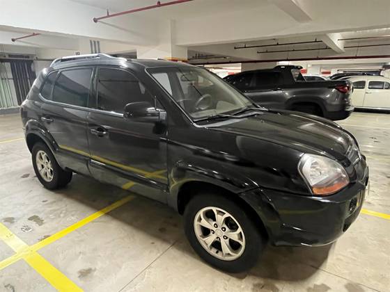 HYUNDAI TUCSON 2.0 MPFI GLS 16V 143CV 2WD GASOLINA 4P AUTOMÁTICO HYUNDAI TUCSON 2.0 MPFI GLS 16V 143CV 2WD GASOLINA 4P AUTOMÁTICO